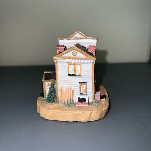 Miniature Cox's Furniture Building Figurine - Picture 4 of 7